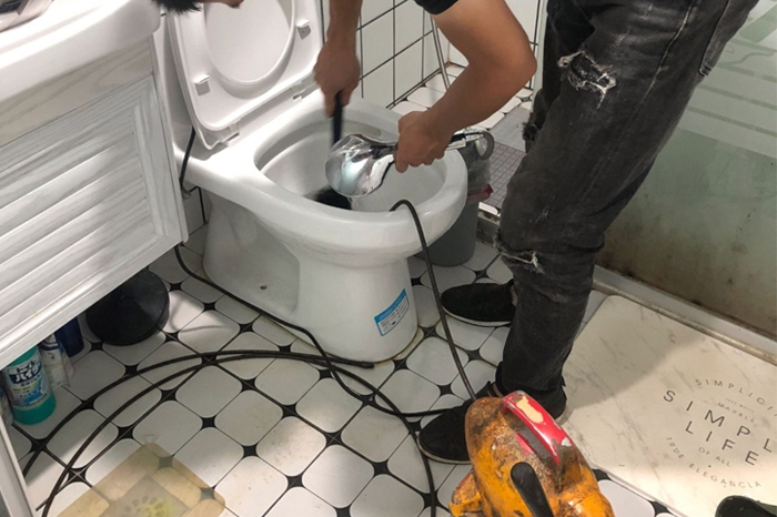 恩平马桶堵塞自己疏通还是找师傅?专业上门服务让你省时更省心